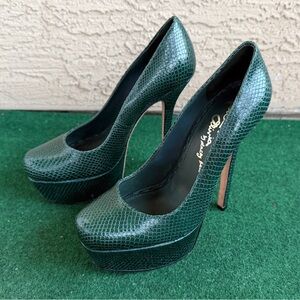 Alice + Olivia Dark Green Snake-Embossed Platform Pumps